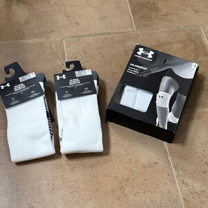 Under Armour volleyball, kneepads size medium, sock size medium $58